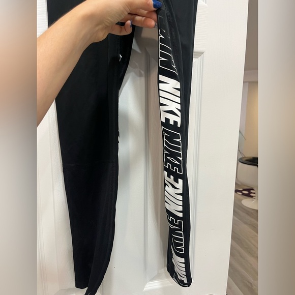 Nike Womens Pro Distort Training Legging Black and White Logo Activewear - Picture 4 of 7